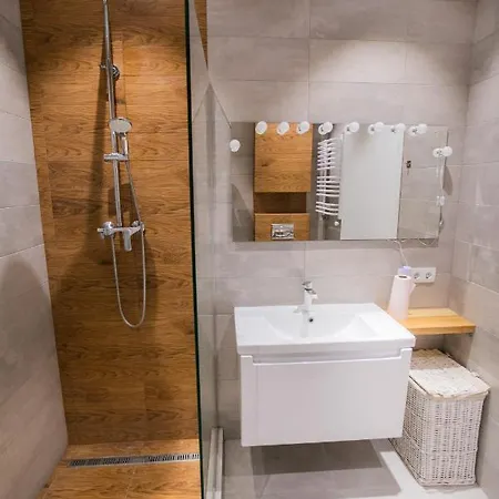 будинок авалон вул проспект чорновола 16є з сучасним ремонтом Apartman *