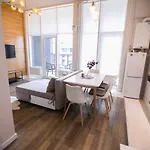будинок авалон вул проспект чорновола 16є з сучасним ремонтом Apartamento Leópolis