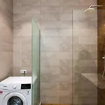 будинок авалон вул проспект чорновола 16є з сучасним ремонтом Apartamento Leópolis